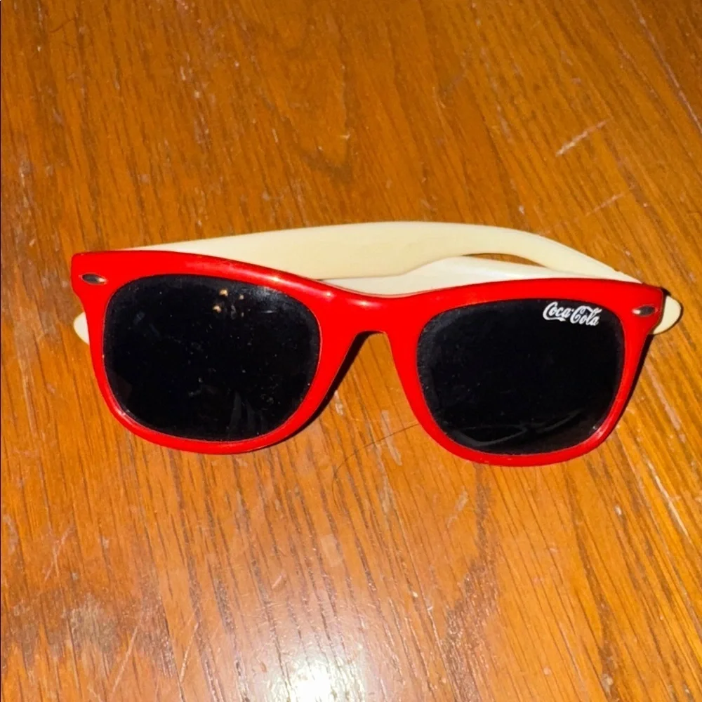 Coca-Cola Red Sunglasses vintages collectible antique